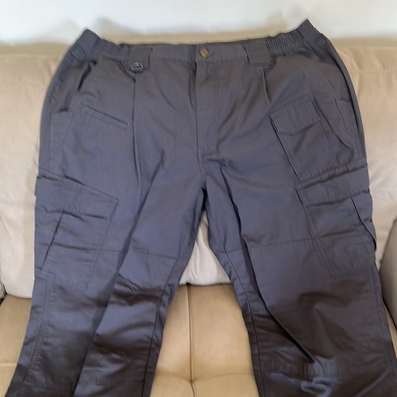 Two pair of military BDUs brand new - Picture 4 of 6